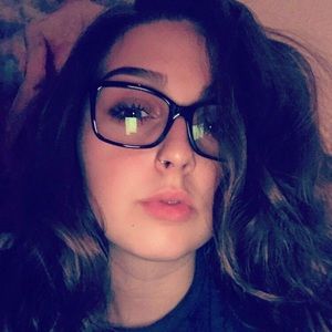 Meet your Posher, Chloe